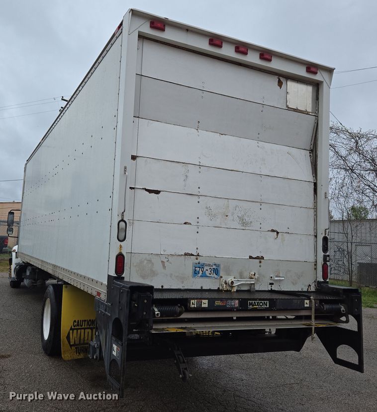 image for item EL5510 2006 International 4300 box truck