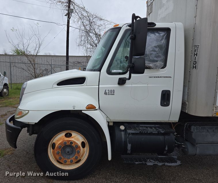 image for item EL5510 2006 International 4300 box truck
