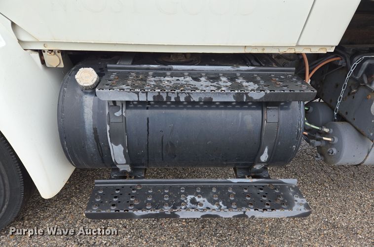 image for item EL5510 2006 International 4300 box truck