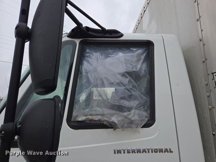 image for item EL5510 2006 International 4300 box truck