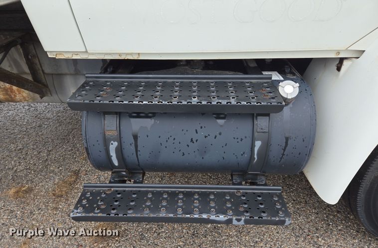 image for item EL5510 2006 International 4300 box truck