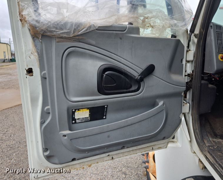 image for item EL5510 2006 International 4300 box truck