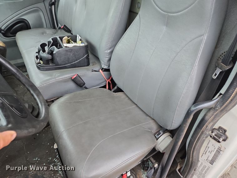 image for item EL5510 2006 International 4300 box truck