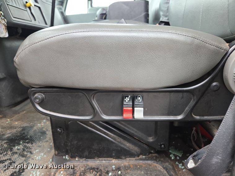 image for item EL5510 2006 International 4300 box truck