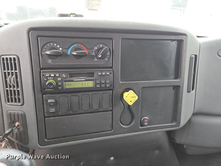 image for item EL5510 2006 International 4300 box truck