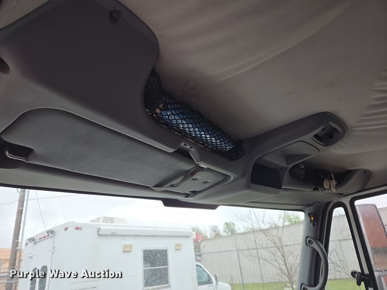 image for item EL5510 2006 International 4300 box truck