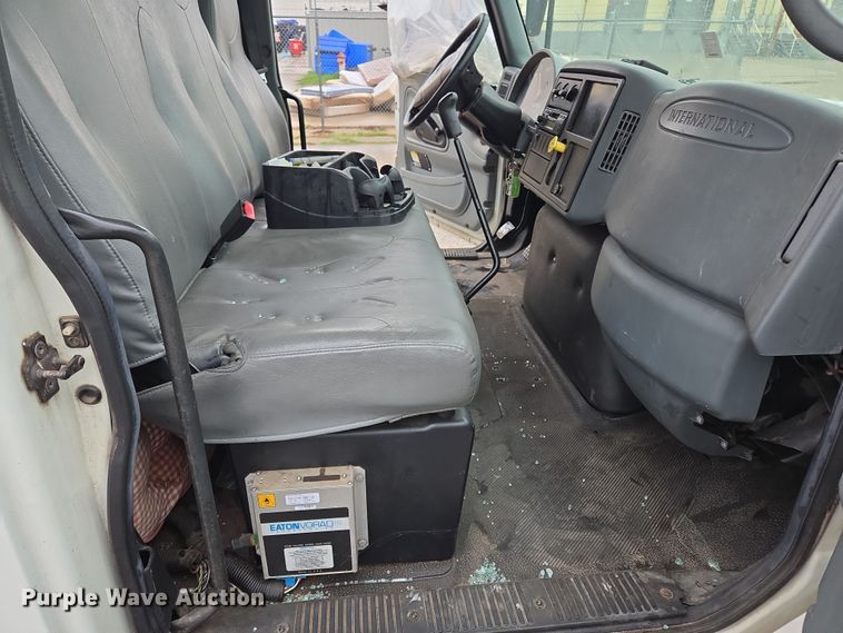 image for item EL5510 2006 International 4300 box truck