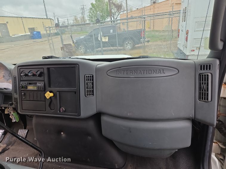 image for item EL5510 2006 International 4300 box truck