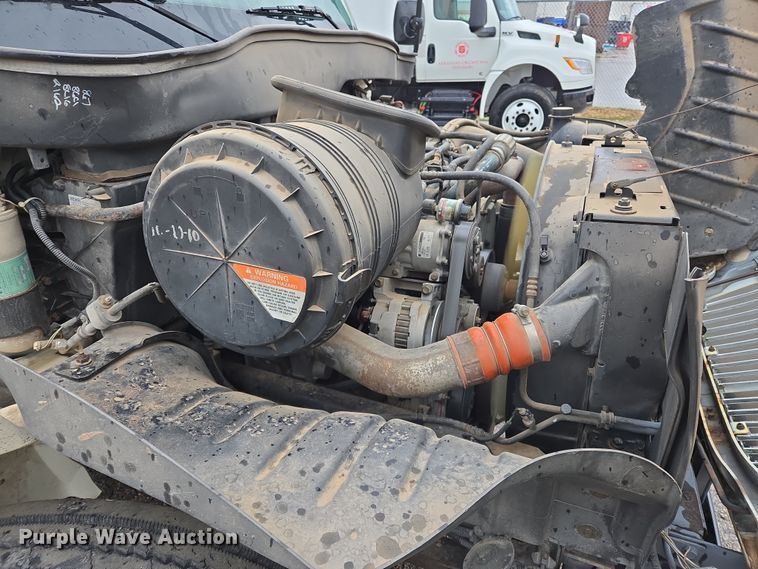 image for item EL5510 2006 International 4300 box truck