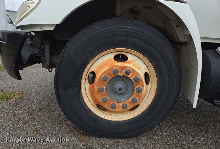 image for item EL5510 2006 International 4300 box truck