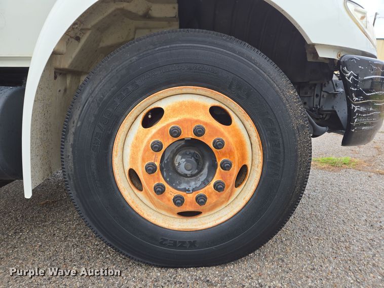 image for item EL5510 2006 International 4300 box truck