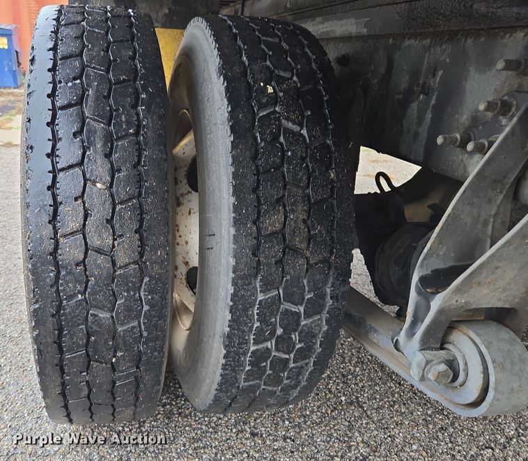 image for item EL5510 2006 International 4300 box truck