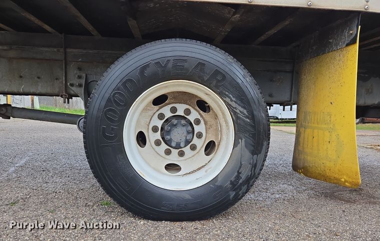 image for item EL5510 2006 International 4300 box truck