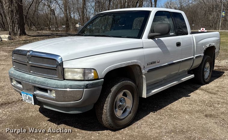 image for item EM3727 1999 Dodge Ram 1500 Quad Cab pickup truck