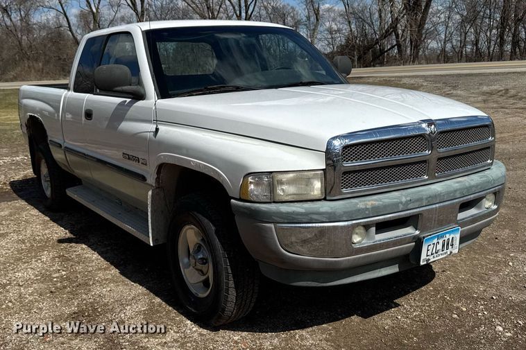 image for item EM3727 1999 Dodge Ram 1500 Quad Cab pickup truck