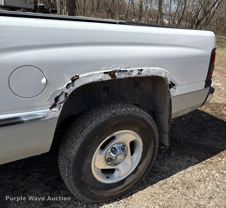 image for item EM3727 1999 Dodge Ram 1500 Quad Cab pickup truck