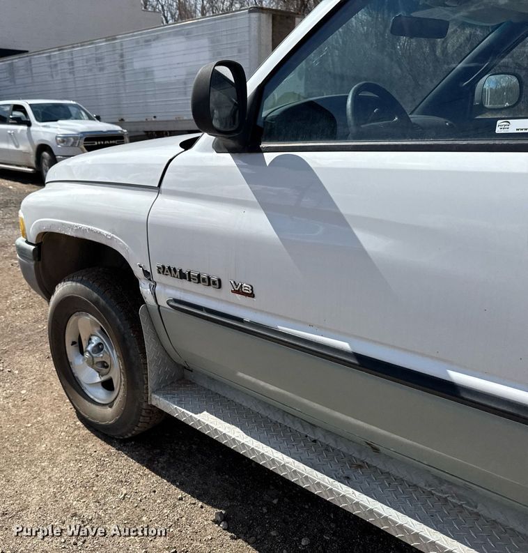 image for item EM3727 1999 Dodge Ram 1500 Quad Cab pickup truck