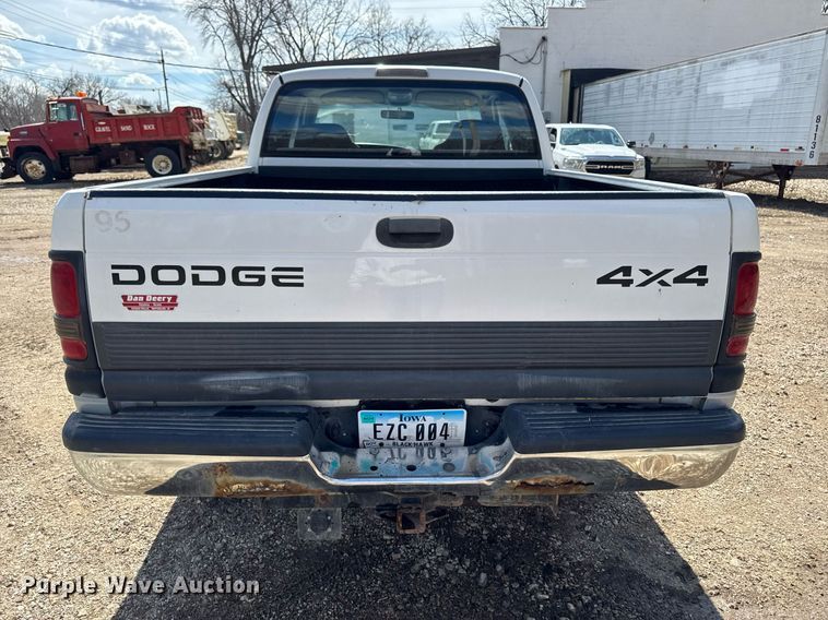 image for item EM3727 1999 Dodge Ram 1500 Quad Cab pickup truck
