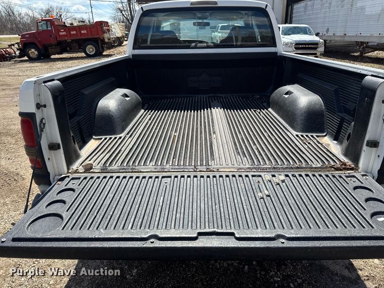 image for item EM3727 1999 Dodge Ram 1500 Quad Cab pickup truck