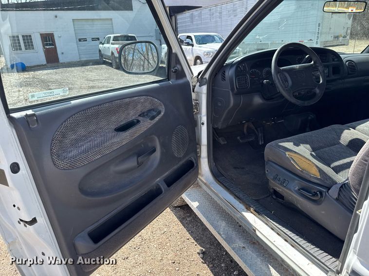 image for item EM3727 1999 Dodge Ram 1500 Quad Cab pickup truck