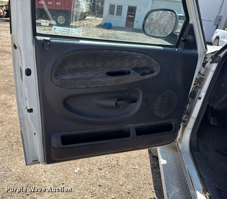 image for item EM3727 1999 Dodge Ram 1500 Quad Cab pickup truck