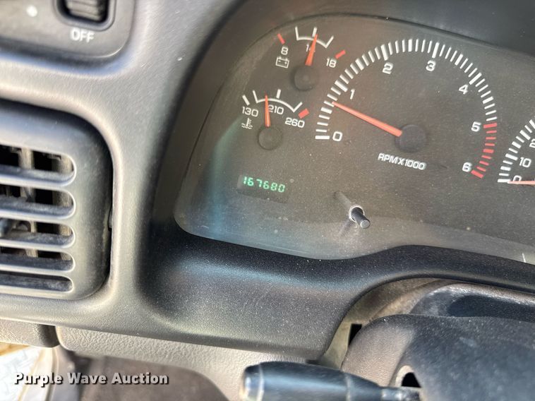 image for item EM3727 1999 Dodge Ram 1500 Quad Cab pickup truck