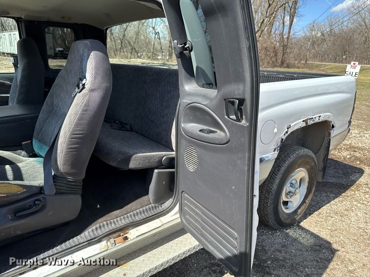 image for item EM3727 1999 Dodge Ram 1500 Quad Cab pickup truck