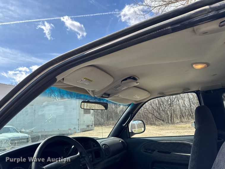 image for item EM3727 1999 Dodge Ram 1500 Quad Cab pickup truck