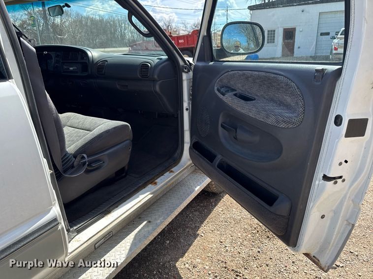 image for item EM3727 1999 Dodge Ram 1500 Quad Cab pickup truck