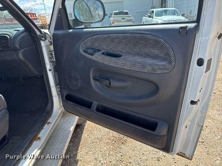 image for item EM3727 1999 Dodge Ram 1500 Quad Cab pickup truck