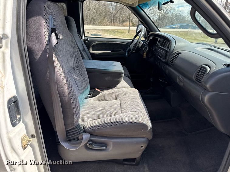 image for item EM3727 1999 Dodge Ram 1500 Quad Cab pickup truck