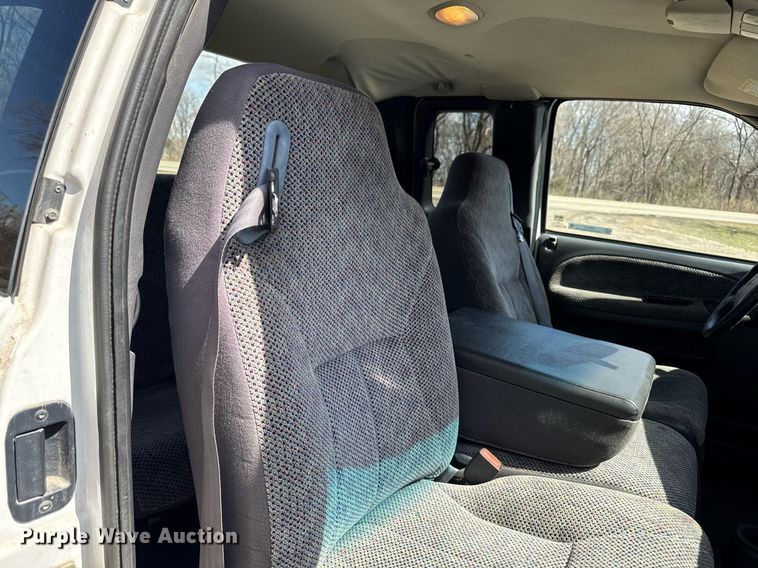 image for item EM3727 1999 Dodge Ram 1500 Quad Cab pickup truck