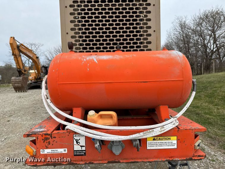 image for item EM3761 2005 Al-Jon Inc car crusher trailer