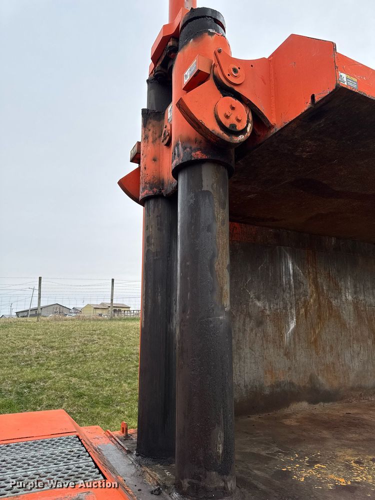 image for item EM3761 2005 Al-Jon Inc car crusher trailer