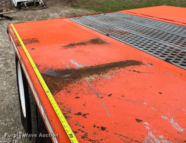 image for item EM3761 2005 Al-Jon Inc car crusher trailer