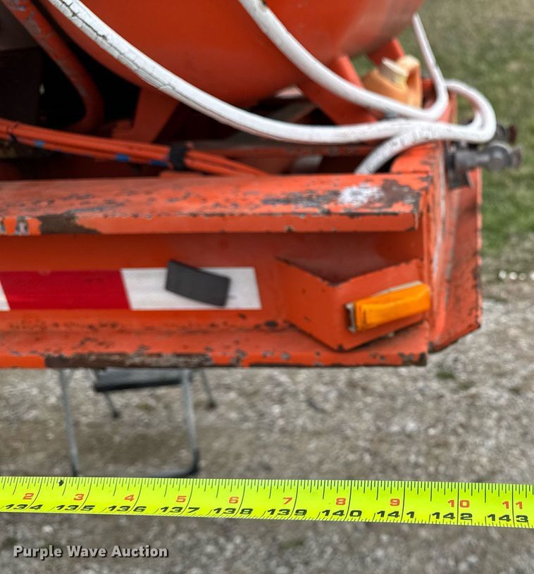 image for item EM3761 2005 Al-Jon Inc car crusher trailer