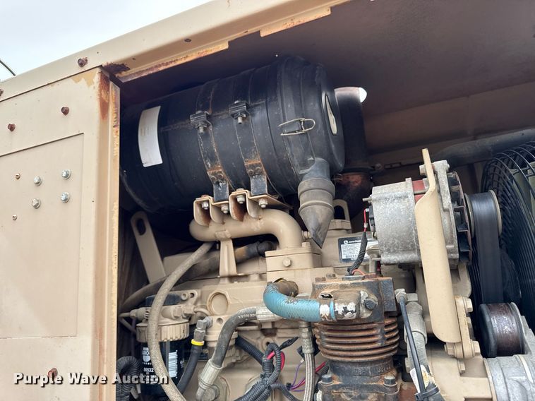 image for item EM3761 2005 Al-Jon Inc car crusher trailer