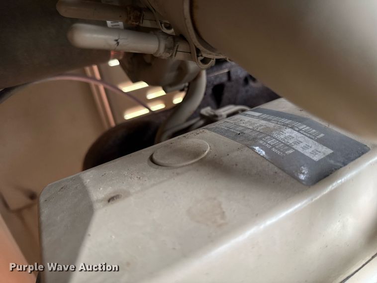 image for item EM3761 2005 Al-Jon Inc car crusher trailer