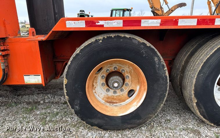 image for item EM3761 2005 Al-Jon Inc car crusher trailer