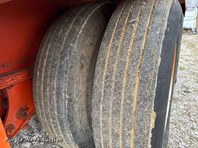 image for item EM3761 2005 Al-Jon Inc car crusher trailer