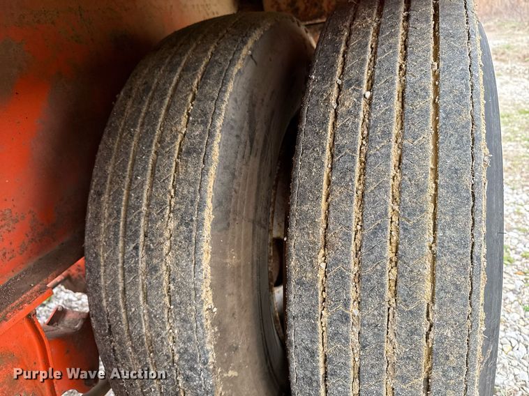 image for item EM3761 2005 Al-Jon Inc car crusher trailer