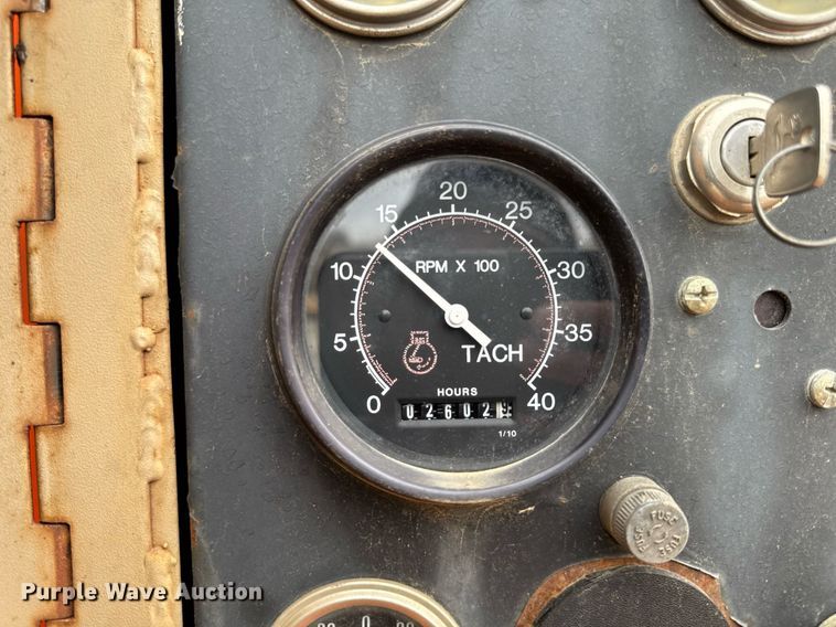 image for item EM3761 2005 Al-Jon Inc car crusher trailer