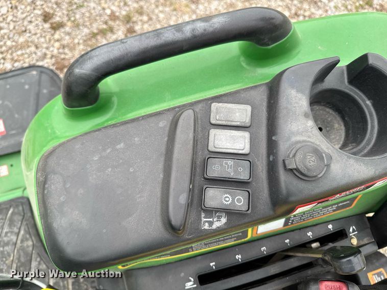 image for item EM3762 2013 John Deere 3520 MFWD tractor