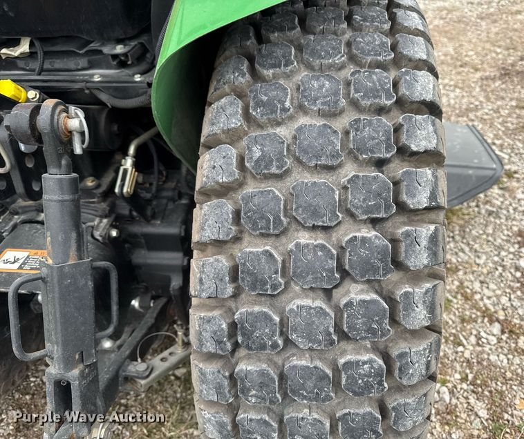 image for item EM3762 2013 John Deere 3520 MFWD tractor