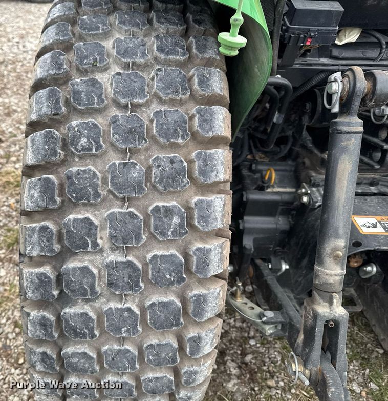 image for item EM3762 2013 John Deere 3520 MFWD tractor