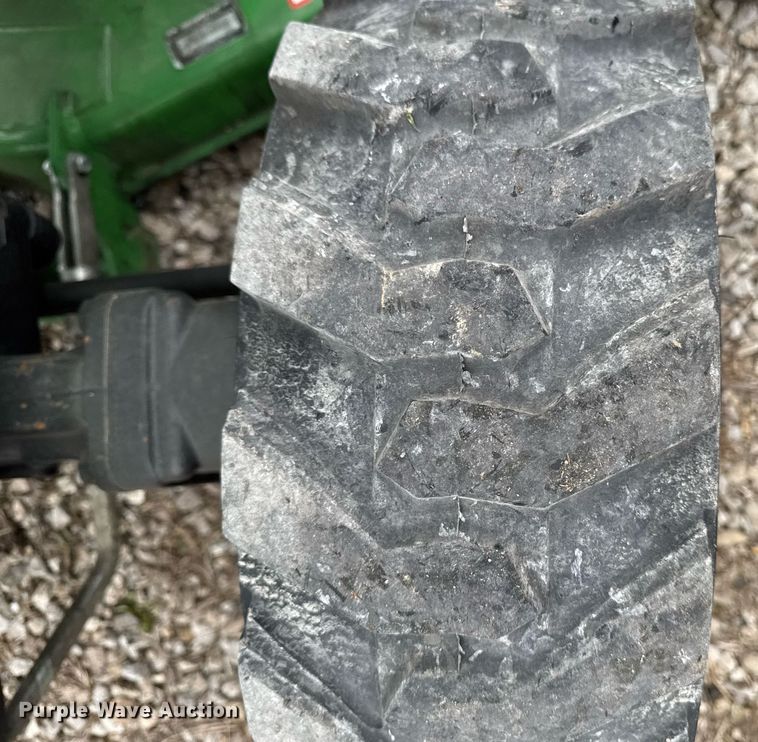 image for item EM3762 2013 John Deere 3520 MFWD tractor