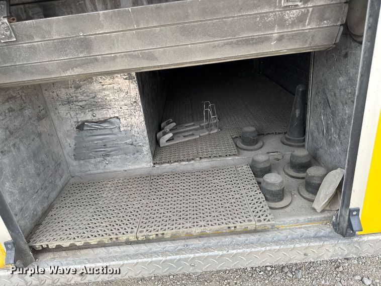 image for item EM3767 2001 HME INC 4465 400 pumper fire truck