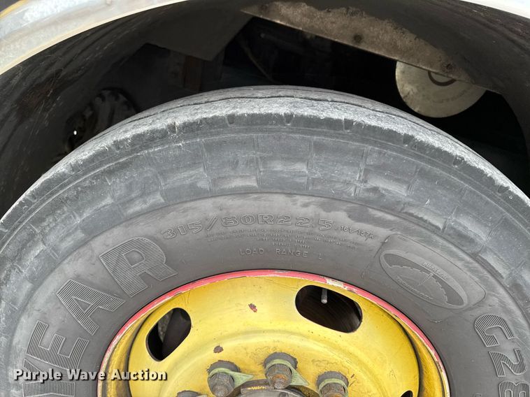 image for item EM3767 2001 HME INC 4465 400 pumper fire truck