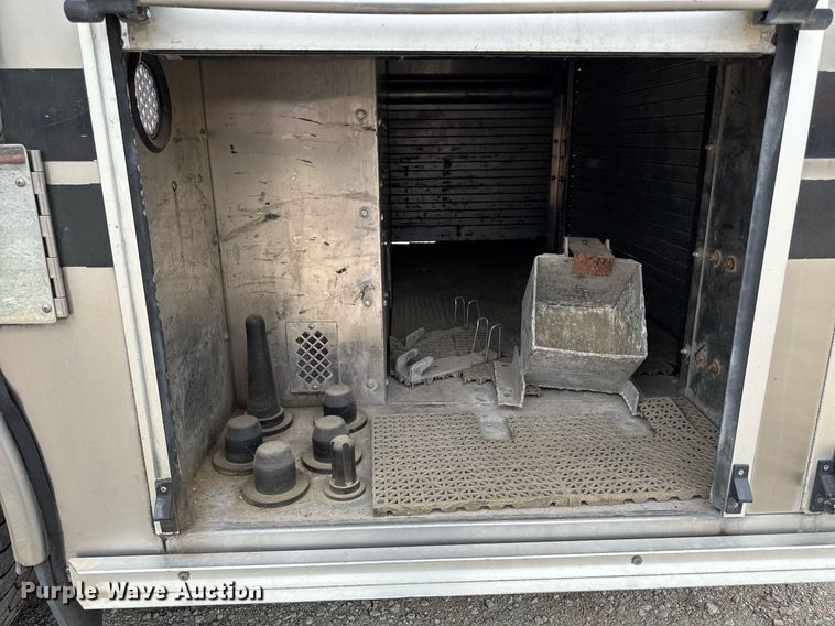 image for item EM3768 2001 HME INC 4465 400 pumper fire truck