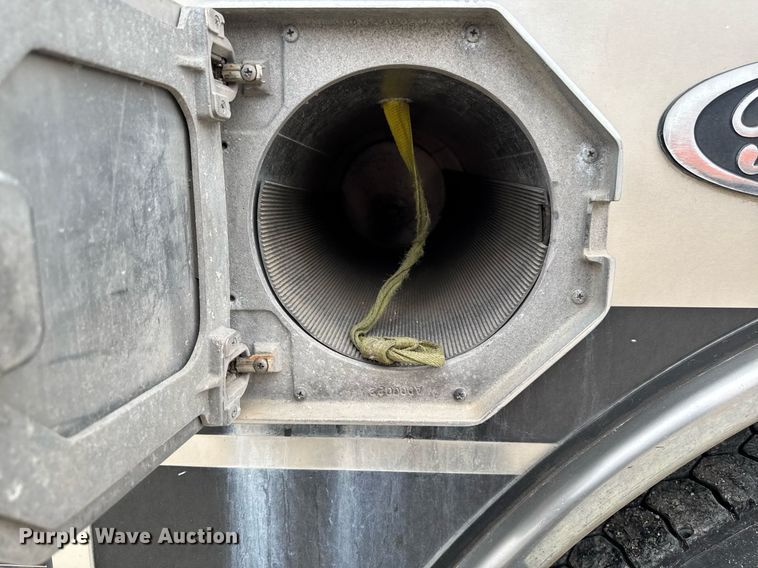 image for item EM3768 2001 HME INC 4465 400 pumper fire truck